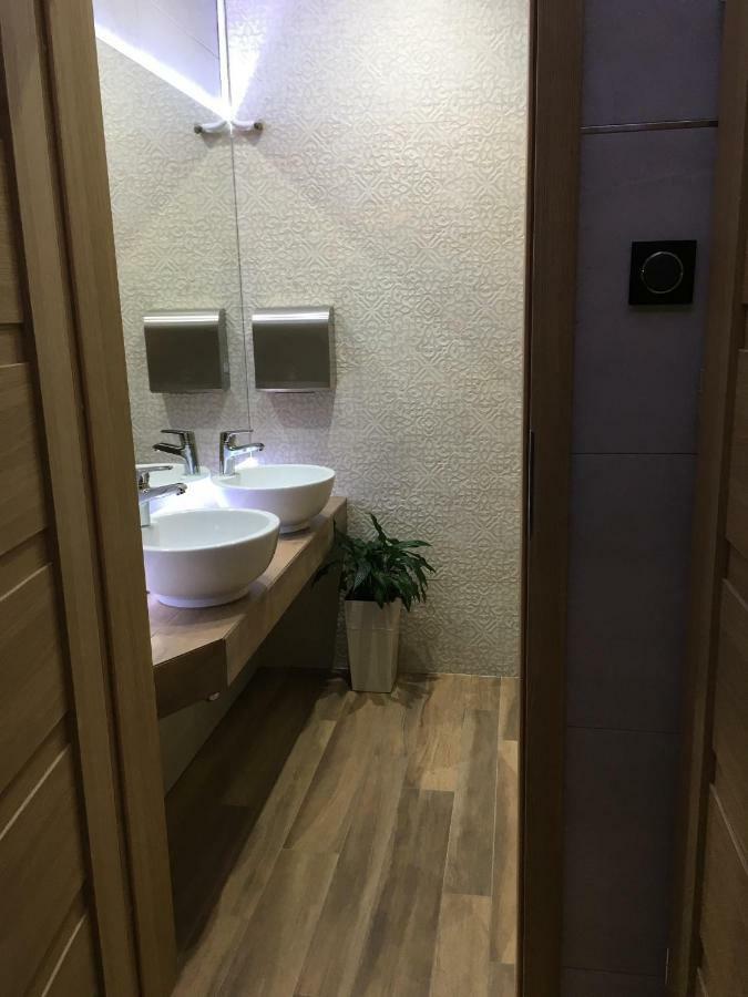 A&P Motel Миколув Экстерьер фото